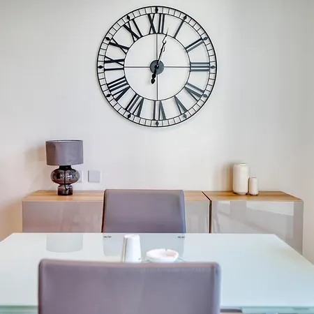Апартаменты Stylish 1br Getaway In Iconic Mercury Towers Сент Джулианс