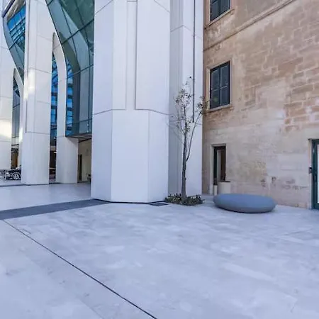 Апартаменты Stylish 1br Getaway In Iconic Mercury Towers Сент Джулианс