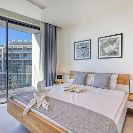 Stylish 1br Getaway In Iconic Mercury Towers Апартаменты