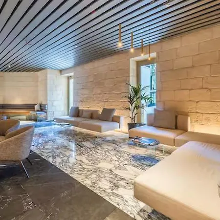 Stylish 1br Getaway In Iconic Mercury Towers Апартаменты