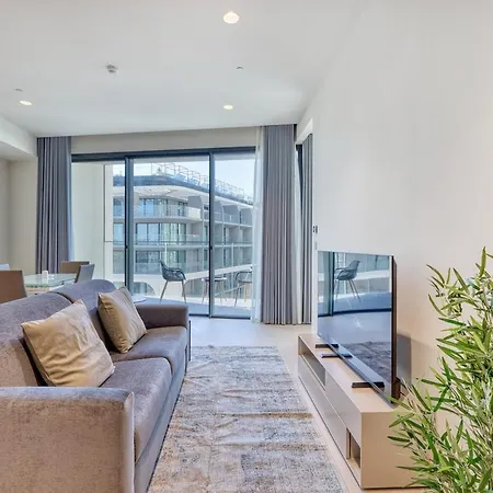 Апартаменты Stylish 1br Getaway In Iconic Mercury Towers