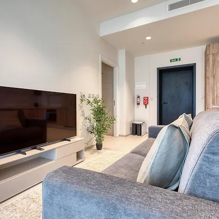 Stylish 1br Getaway In Iconic Mercury Towers Апартаменты *