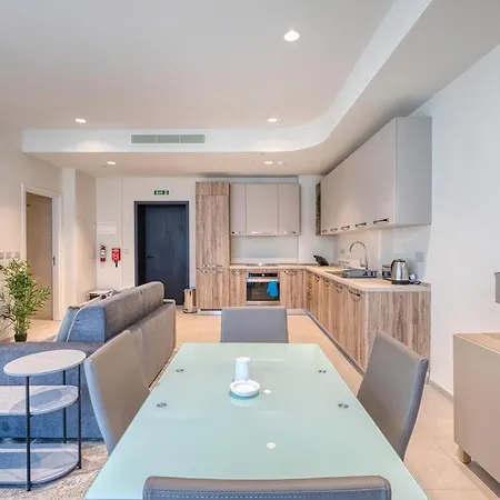 Stylish 1br Getaway In Iconic Mercury Towers