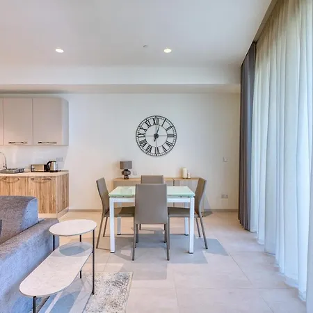 Апартаменты Stylish 1br Getaway In Iconic Mercury Towers Сент Джулианс