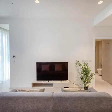 Stylish 1br Getaway In Iconic Mercury Towers Апартаменты