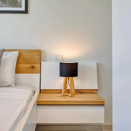 Апартаменты Stylish 1br Getaway In Iconic Mercury Towers