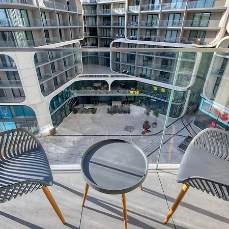 Stylish 1br Getaway In Iconic Mercury Towers Сент Джулианс