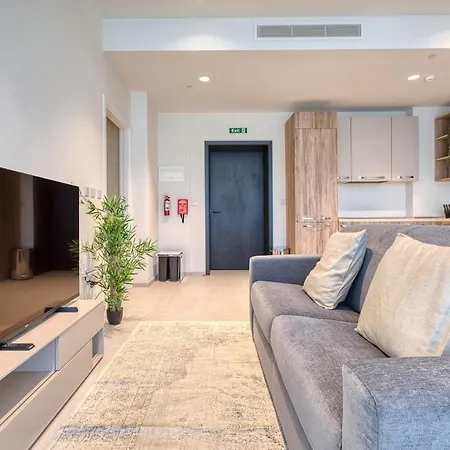Апартаменты Stylish 1br Getaway In Iconic Mercury Towers *